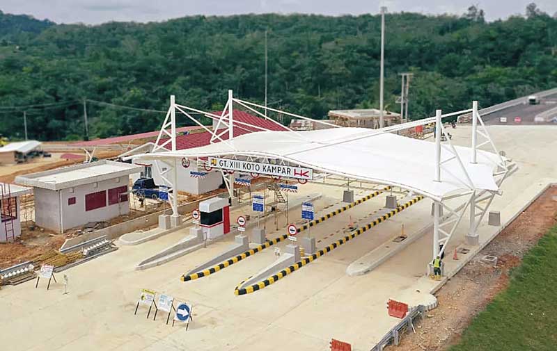 Gerbang tol XIII Koto Kampar di Desa Tanjung Alai menjadi akses keluar  masuk Tol Bangkinang-Pangkalan tahap 1 terlihat progres pekerjaan sudah hampir tuntas pada akhir November 2023.