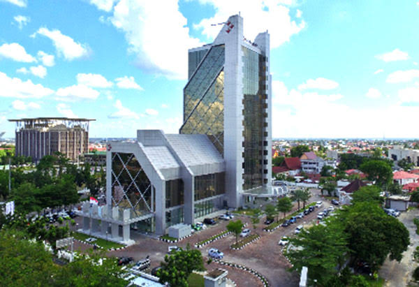 ILUSTRASI: Gedung Bank Riau Kepri Syariah.