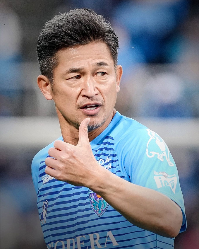 Mantan penyerang ganas Timnas Jepang, Kazuyoshi Miura belum mau pensiun dari sepakbola. Dia gabung klub divisi kedua Portugal, Oliveirense dengan status pemain pinjaman pada usia 55 tahun.