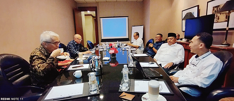 Bupati Siak Alfedri bersama Plt Kepala Bappeda Budhi Yuwono dan Kadishub Junaidi, bertemu dengan investor PT Lembah Bhumi Hijau membahas pembangunan pabrik baja dan pupuk di Jakarta pada Rabu (13/9/2023).
