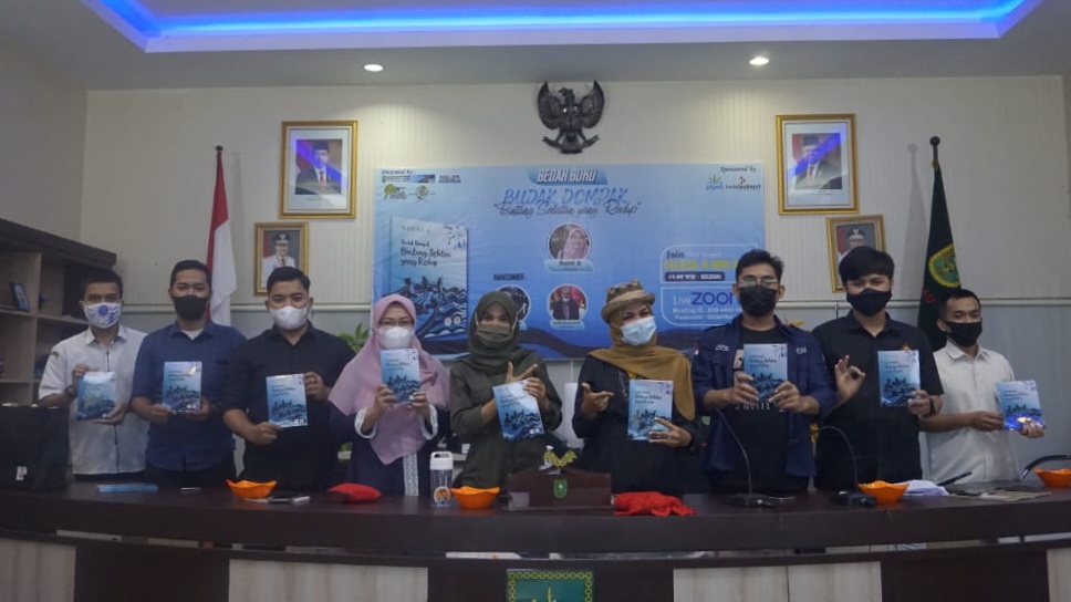 kegiatan Bedah Buku yang ditaja Komunitas Seni Rumah Sunting, di Riau Commond Center (RCC), Kantor Gubernur Riau, Selasa (7/6/2021).