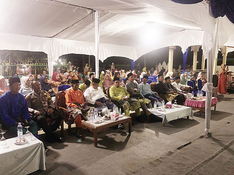 Bupati Siak Alfedri menghadiri MTQ IX tingkat Kelurahan Sungai Mempura, bersamanya i kut  hadir  Ketua  LAMR  Siak  H  Wan  Said,  para  tokoh  dan sejumlah tamu undangan pada Selasa (11/7/2023).