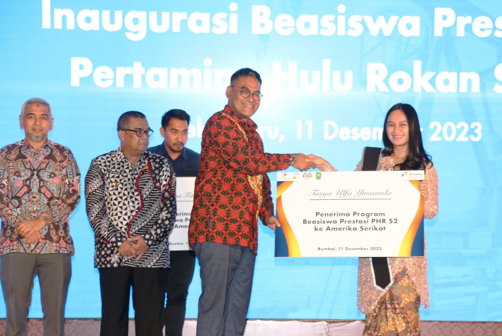Putri terbaik Riau asal Pekanbaru Tasya Ulfa Yusianda menjadi salah satu pemenang peraih Beasiswa Prestasi S-2 PT Pertamina Hulu Rokan (PHR) 2023. Tasya akan menempuh pendidikan di Texas A&M University, Jurusan Master In Sciene Chemical Engineering di Ame