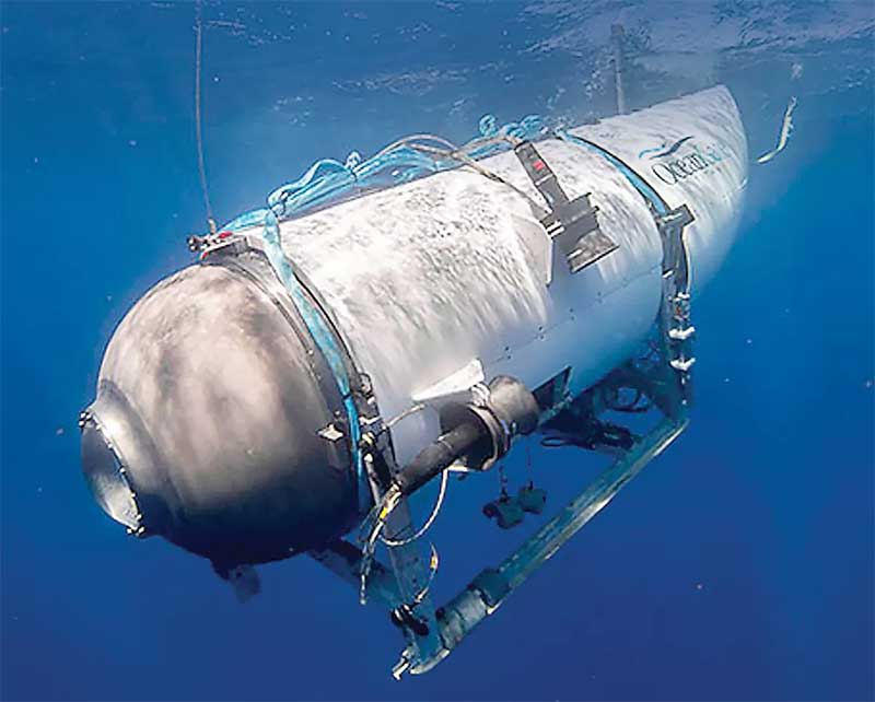 Kapal selam Titan kala menjalani sebuah misi penyelamatan. Tim penyelamat terus berusaha menemukan kapal selam yang hilang di Atlantik Utara tersebut.
