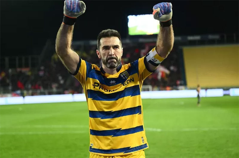Gianluigi Buffon bersama Parma musim lalu.