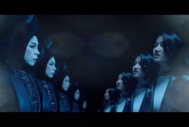 Tangkapan layar video klip â€™Bertemu Kembaliâ€™ dari Melly Goeslaw ft Nike Ardilla.