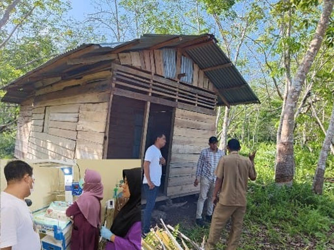 Warga Kecamatan Bukit Batu dihebohkan penemuan bayi perempuan dalam pondok di kebun karet milik warga, Selasa (21/2/2023)