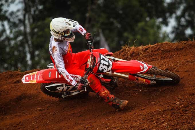 Crosser Astra Honda Racing Team (AHRT) M Delvintor Alvarizi menjadi juara pada ajang Kejuaraan Nasional (Kejurnas) Motocross 2022, beberapa waktu lalu.