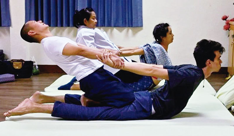 PIJAT: Nuad Thai, pijat tradisional Thailand diakui sebagai warisan budaya dunia tak benda oleh UNESCO. (BBC)