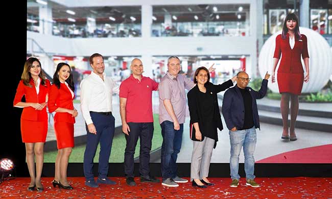 PELUNCURAN: Dari kanan, Chief Product Officer AirAsia Nikunj Shanti, Deputi CEO Grup AirAsia Bidang Digital, Transformasi & Layanan Korporasi Aireen Omar, Chief Customer Happiness Officer AirAsia Adam Geneave, Head of Software Engineering Grup AirAsia Eli