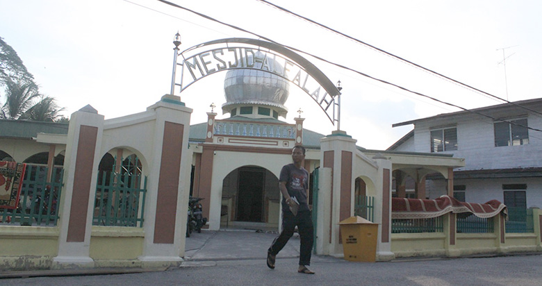MASJID TUA: Masjid Al-Falah yang terletak di Jalan Masjid Selatpanjang yang berdiri sejak 1924 termasuk masjid tua. Foto WIRA SAPUTRA/RIAU POS