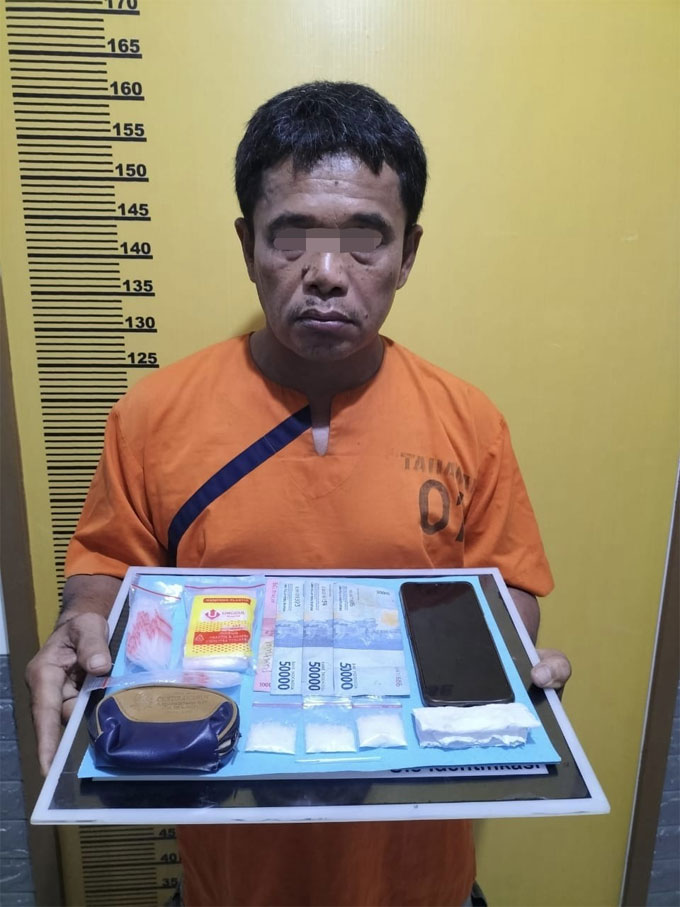 Tersangka oknum PNS Kantor Camat Lubuk Batu Jaya berinisial NS.