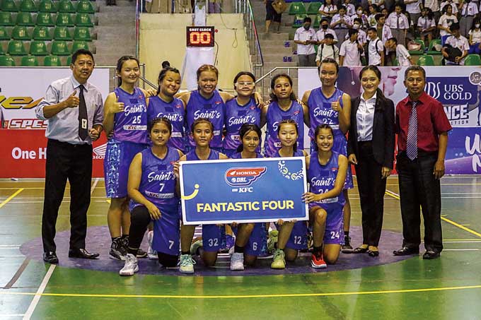 Tim putri SMA Santa Maria Pekanbaru berhasil lolos ke babak fantastic four Honda DBL With KFC 2022-2023 Riau Series di Gelanggang Remaja, Pekanbaru, Senin (16/1/2023).