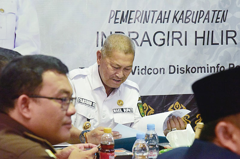 Wabup Inhil H Syamsuddin Uti, ketika mengikuti kegiatan Bulan Inklusi Keuangan (BIK) secara Virtual, beberapa hari lalu.