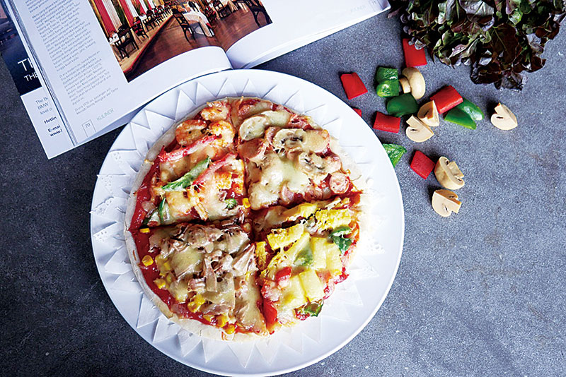 Quatro Pizza dihidangkan di Prime Park Hotel Pekanbaru. (Prime Park Hotel Pekanbaru for riau pos)