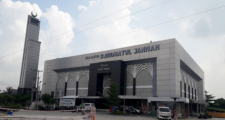 MEGAH: Kemegahan Masjid Raudhatul Jannah (RJ) yang berada di Jalan Tuanku Tambusai Pekanbaru, Ahad (12/5/2019). JOKO SUSILO/RIAU POS
