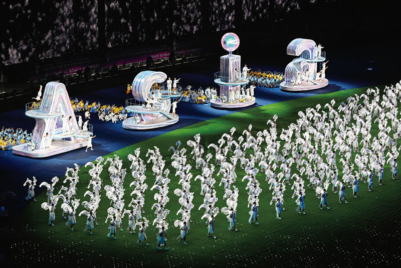 Upacara penutupan Asian Games 2022 berlangsung  meriah di Stadion Pusat Olahraga Olimpiade Hangzhou,  Provinsi Zhejiang Timur, Cina, Ahad (8/10/2023). Asian Games 2026 akan digelar di Jepang.