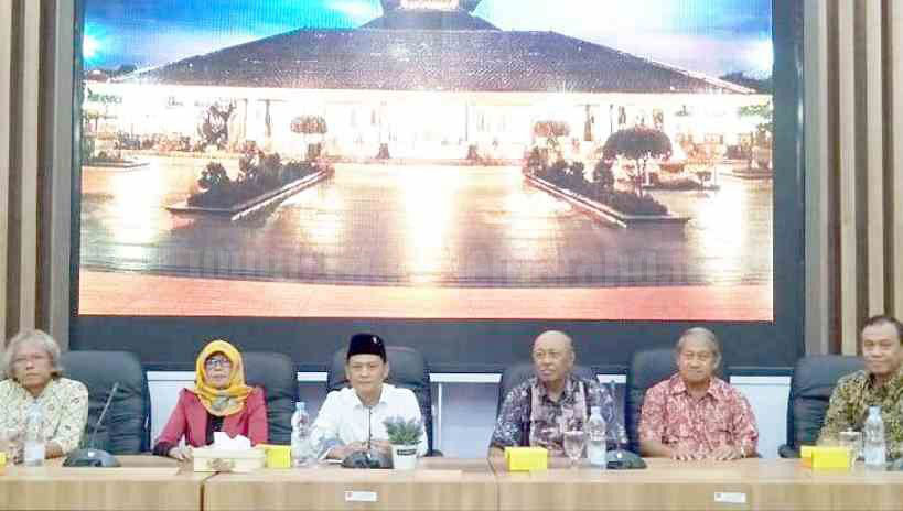 POTENSI WISATA: Para pakar arsitektur membahas potensi wisata Masjid Agung Demak. (WAHIB PRIBADI/JAWA POS RADAR SEMARANG)