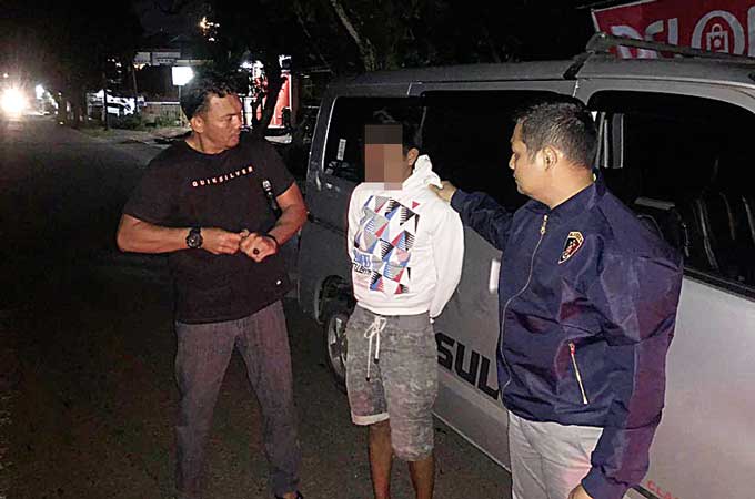 Jajaran Tim Polres Kampar berhasil menangkap pelaku perampok yang terjadi di Desa Kota Baru, Kecamatan Tapung Hilir. Pelaku ditangkap di Kecamatan Bunga Raya, Kabupaten Siak,  Rabu (8/2/2023).