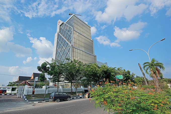Kemegahan Gedung Bank Riau Kepri