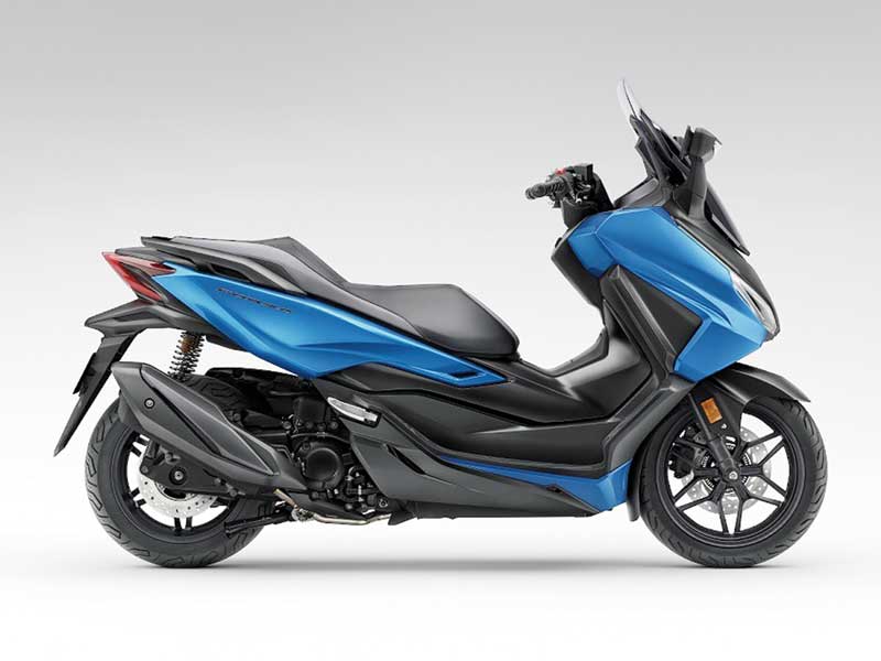 Honda Forza 250 dapat penyegaran berupa pilihan warna baru dan tampil lebih mewah dan sporty.