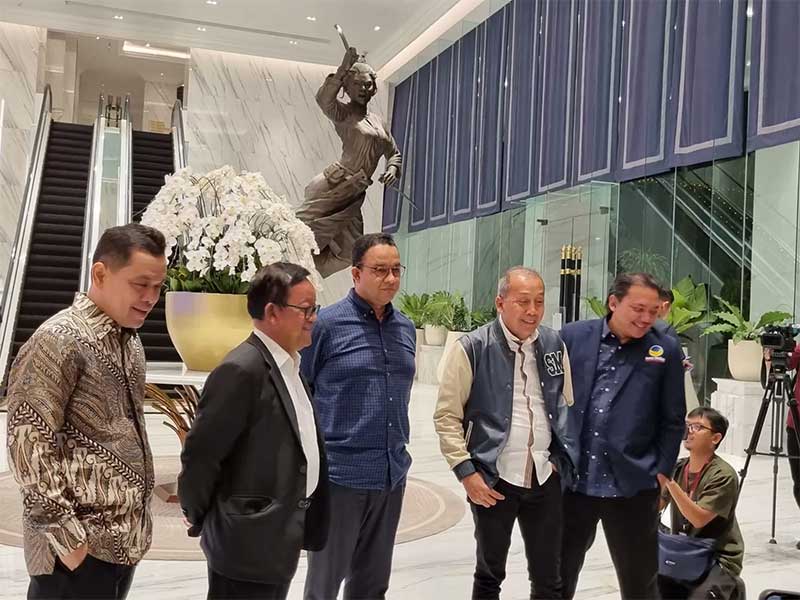 Bakal calon presiden (capres) yang diusung Partai NasDem Anies Baswedan menyambangi kantor DPP Partai NasDem, Menteng, Jakarta Pusat, Rabu (17/5/2023) malam.