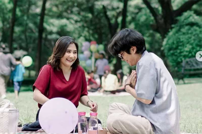 Prilly Latuconsina dan Dikta dalam serial Cinta Dua Masa yang tayang mulai 14 Juli 2023.