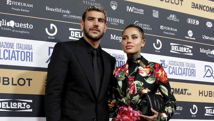Zoe Cristofoli (kiri) dan bek kiri AC Milan Theo Hernandez.