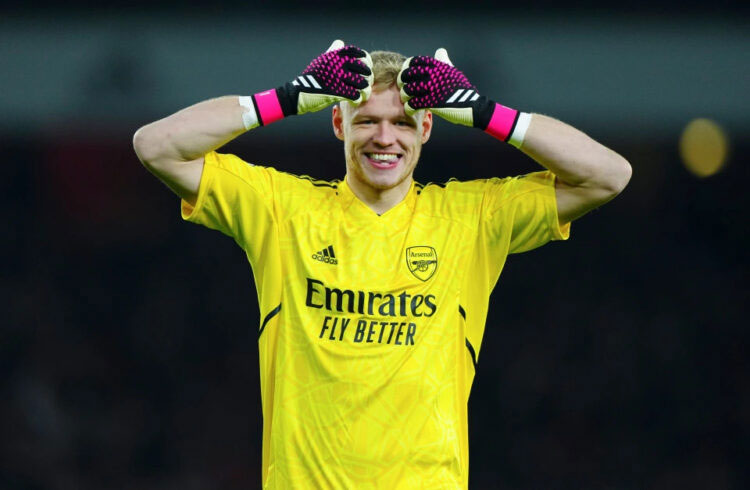 Kiper Arsenal Aaron Ramsdale melakukan perayaan aneh atas gol kedua timnya ke gawang Manchester United di Emirates Stadium, kemarin (23/1/2023) dini hari WIB.
