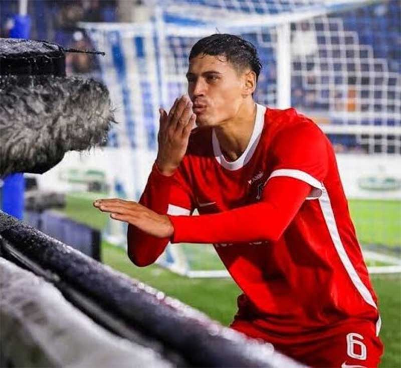 Tijjani Reijnders gelandang serang keturunan Indonesia yang saat ini bermain untuk klub Eredivisie Belanda, AZ Alkmaar.