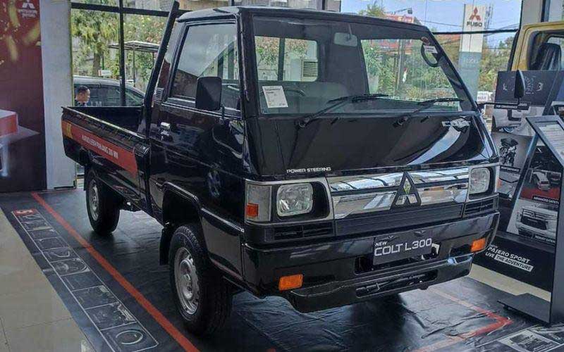 Ketangguhan Mitsubishi L300 di segala medan menjadi alasan kuat bagi konsumen untuk menjatuhkan pilihannya dalam memilih kendaraan niaga andalannya.