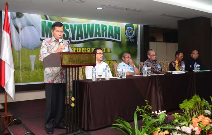 Ketua Perpesi Cabang Riau terpilih Erizal Muluk saat memberi sambutan pada Muscab Perpesi Riau di Hotel Grand Central, Pekanbaru, Rabu (3/5/2023).
