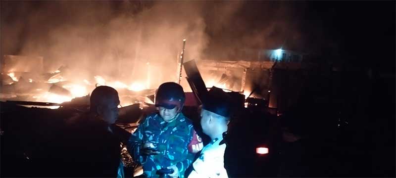 Rumah Wartawan Pekanbaru MX, Ahmad Ridwan yang beralamat di Jalan Pertanian Gang Budi Mulio, Desa Senggoro, Kecamatan Bengkalis hangus terbakar, Rabu (24/5/2023) malam pukul 21.00 WIB.