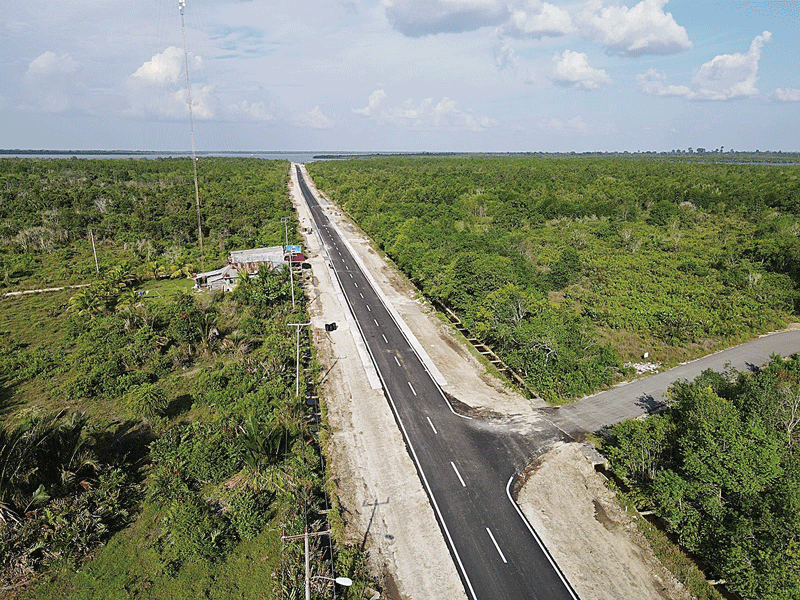 Kondisi terkini Jalan Dorak Desa Banglas, Kecamatan Tebingtinggi yang telah  selesai pengerjaan aspal oleh PUPR Kepulauan Meranti, belum lama ini.