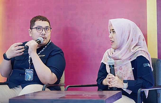 Department Head Retail Payment dan Merchant Relationship BRI Adhitya Sakti bersama Department Head Mass Funding BRI Dwita Pertiwi saat menyampaikan materi terkait cashless society di hadapan gen Z, belum lama ini.