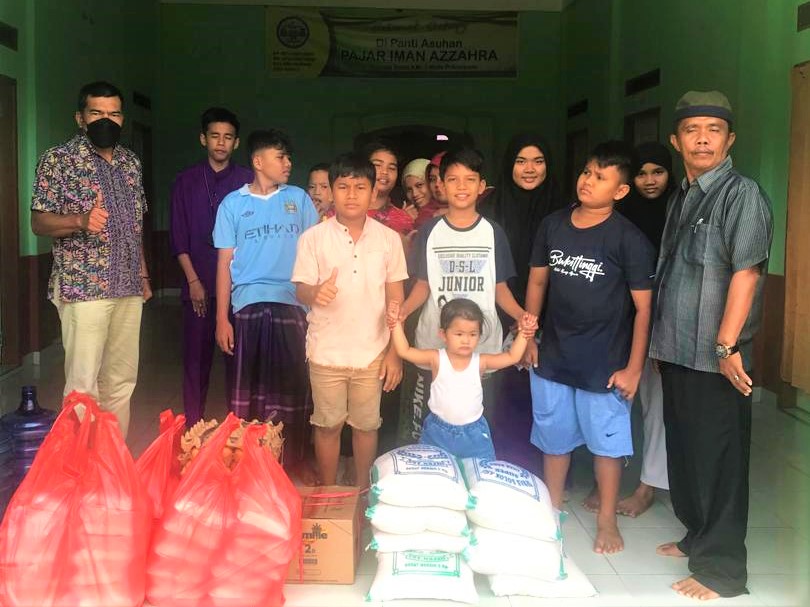 PLN UIP3BS menyerahkan bantuan berupa paket sembako ke panti asuhan di Kota Pekanbaru, Jumat (26/11/2021).