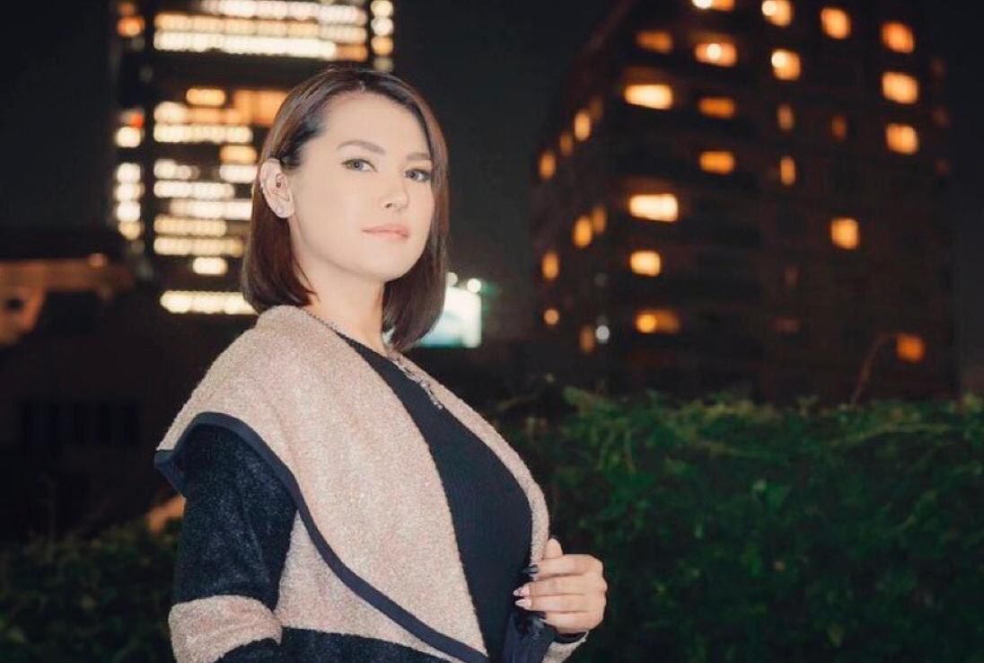 Maria Ozawa atau Miyabi.