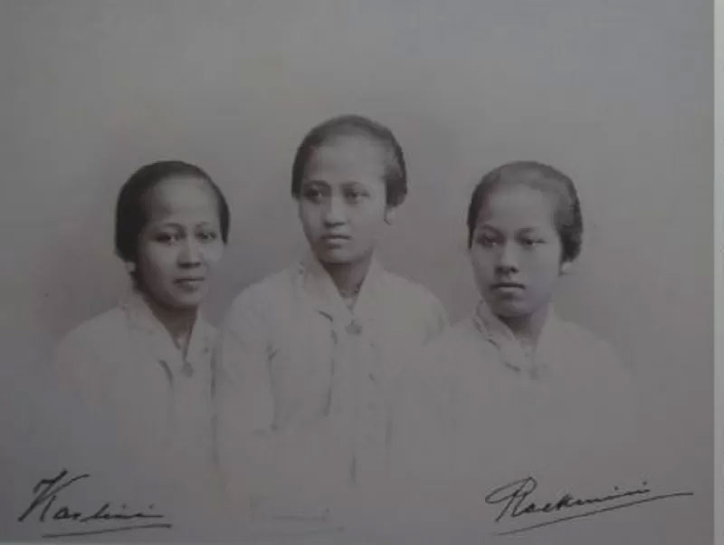 R.A Kartini bersama adik-adiknya Kardinah dan Rukmini.