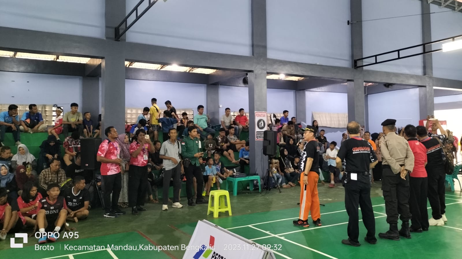 Staf Ahli Bidang Prestasi dan Pertandingan PBSI Provinsi Riau Yanurisman. membuka Kejurprov Bulutangkis di GOR Mandau Betuah Sport Jambon, Kelurahan Pematang Pudu, Kecamatan Mandau, Kabupaten Bengkalis, Senin (27/11/2023).