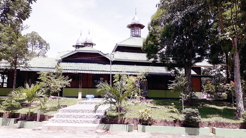 Masjid Raya Darussalam Kota Lama, Kecamatan Kunto Darussalam, menjadi salah satu tonggak sejarah pusat Kerajaan Kunto Darussalam. Foto diambil beberapa hari lalu.(ENGKI PRIMA PUTRA/RIAU POS)