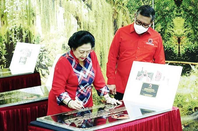Ketua Umum DPP PDI Perjuangan (PDIP) Megawati Soekarnoputri meresmikan 25 kantor baru partainya di beberapa daerah.