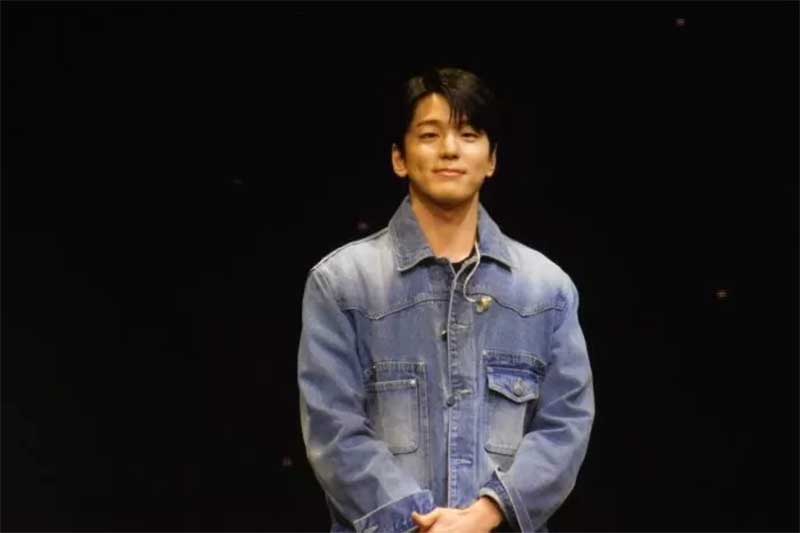Aktor Korea Selatan Kim Mingue dalam acara bertema Smile with Kim Mingue di Jakarta, Sabtu (17/6/2023).