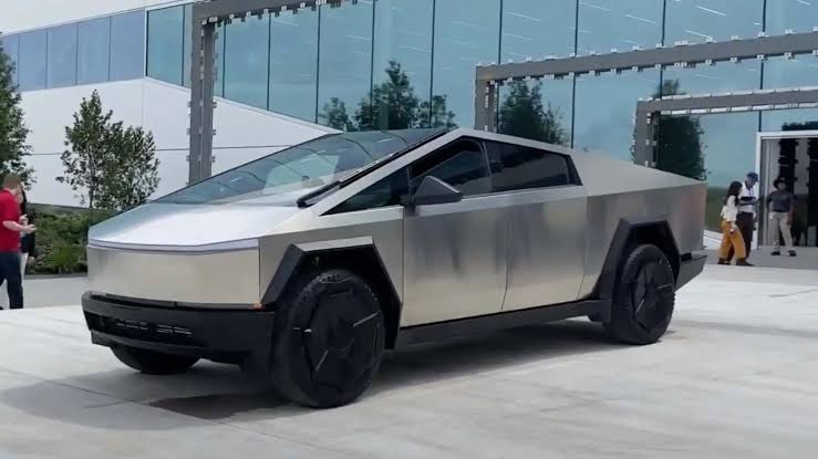 TESLA CYBERTRUCK