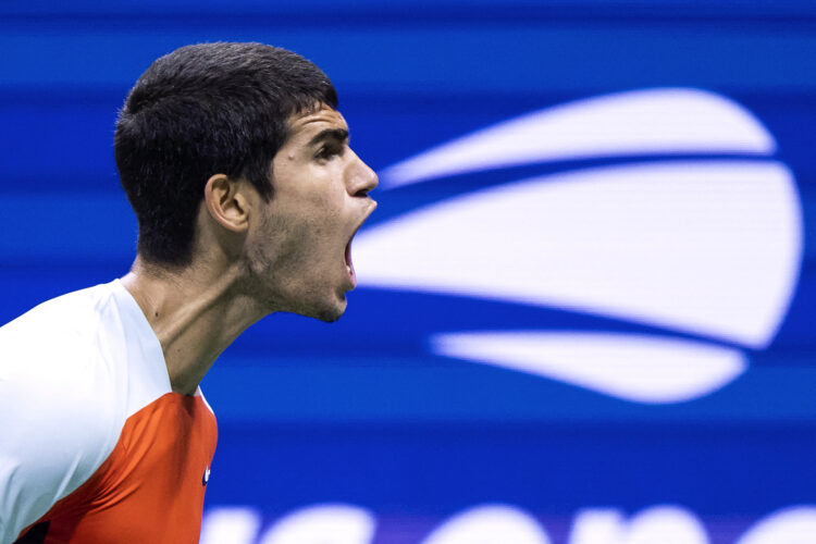 Petenis Spanyol berusia 19 tahun Carlos Alcaraz sukses menembus semifinal US Open 2022.