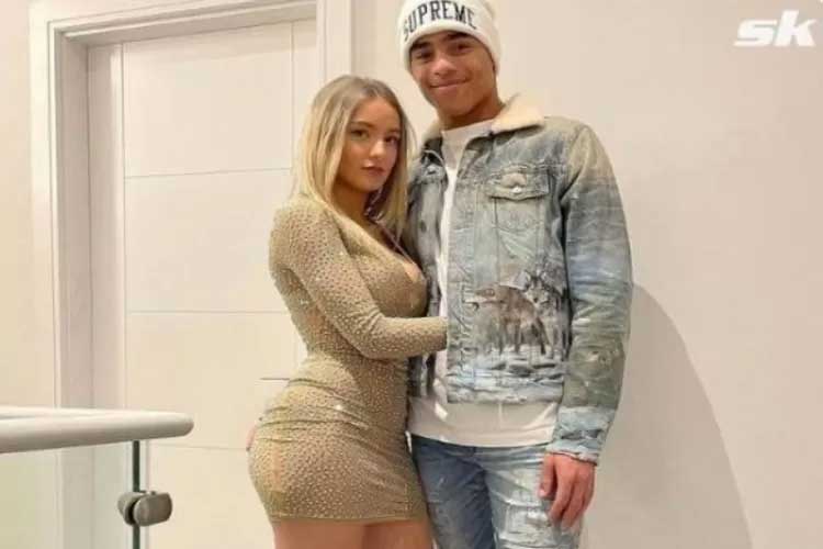 Mason Greenwood saat masih bersama Harriet Robson. Model Inggris itu menuding Greenwood telah melakukan tindak kekerasan terhadapnya, walau tengah mengandung anaknya.