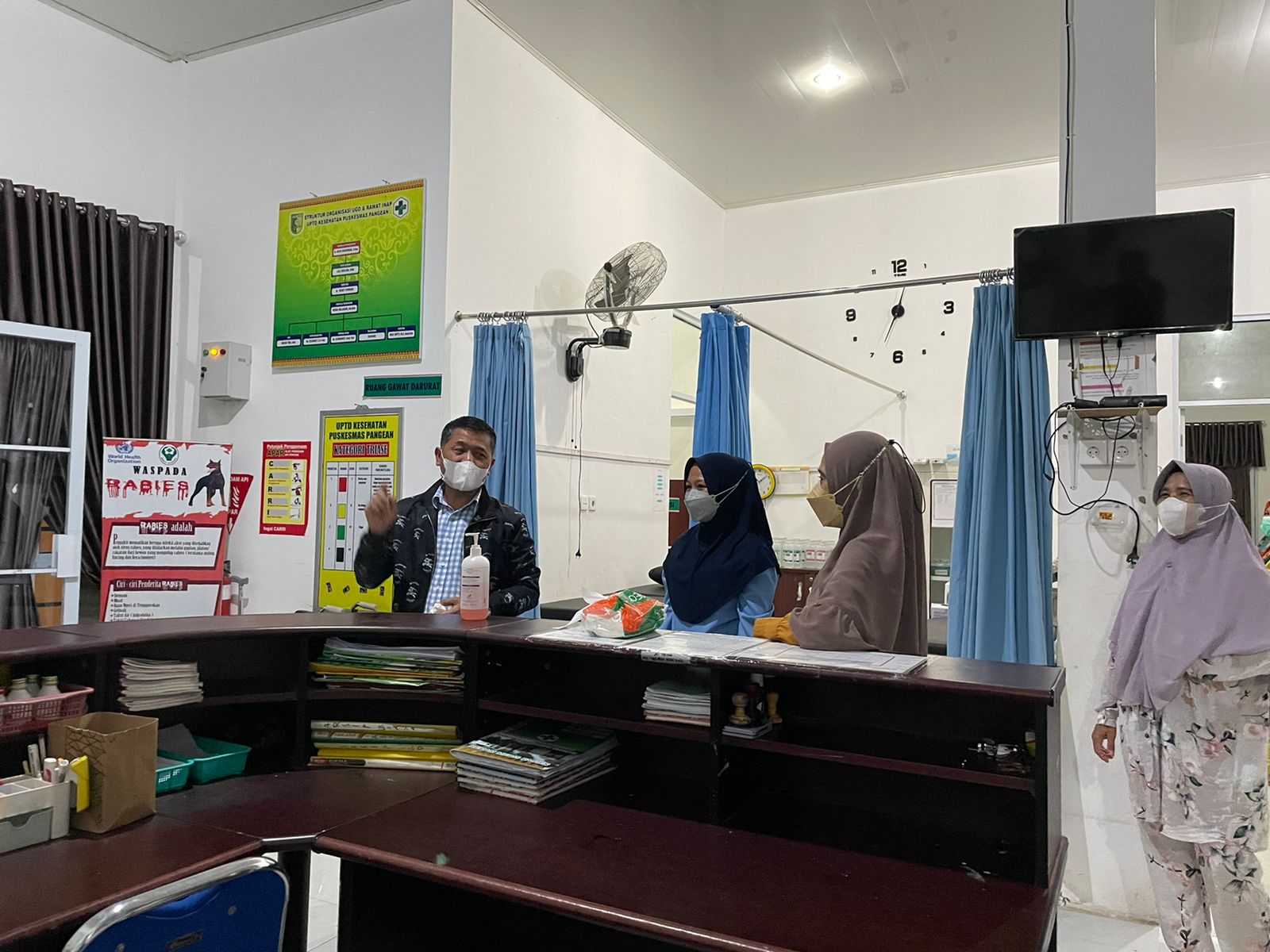 Sekda Kuansing H Dedy Sambudi SKM Mkes Senin (31/1/2022) meninjau Puskesmas Rawat Inap Kecamatan Pangean.