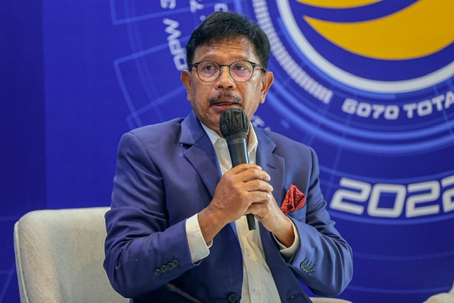 Sekretaris Jenderal (Sekjen) Partai NasDem Johnny G Plate merespons pernyataan Ketua DPP PDI Perjuangan Djarot Syaiful Hidayat yang meminta agar dua menteri dari NasDem dievaluasi.