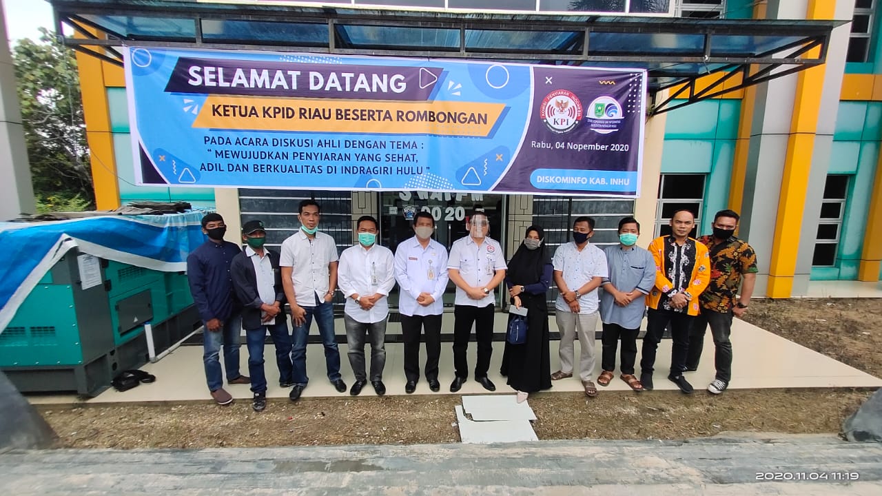 Foto bersama usai pelaksanaan diskusi ahli, Rabu (4/11/2020).(FOPIN A SINAGA/RIAUPOS.CO)