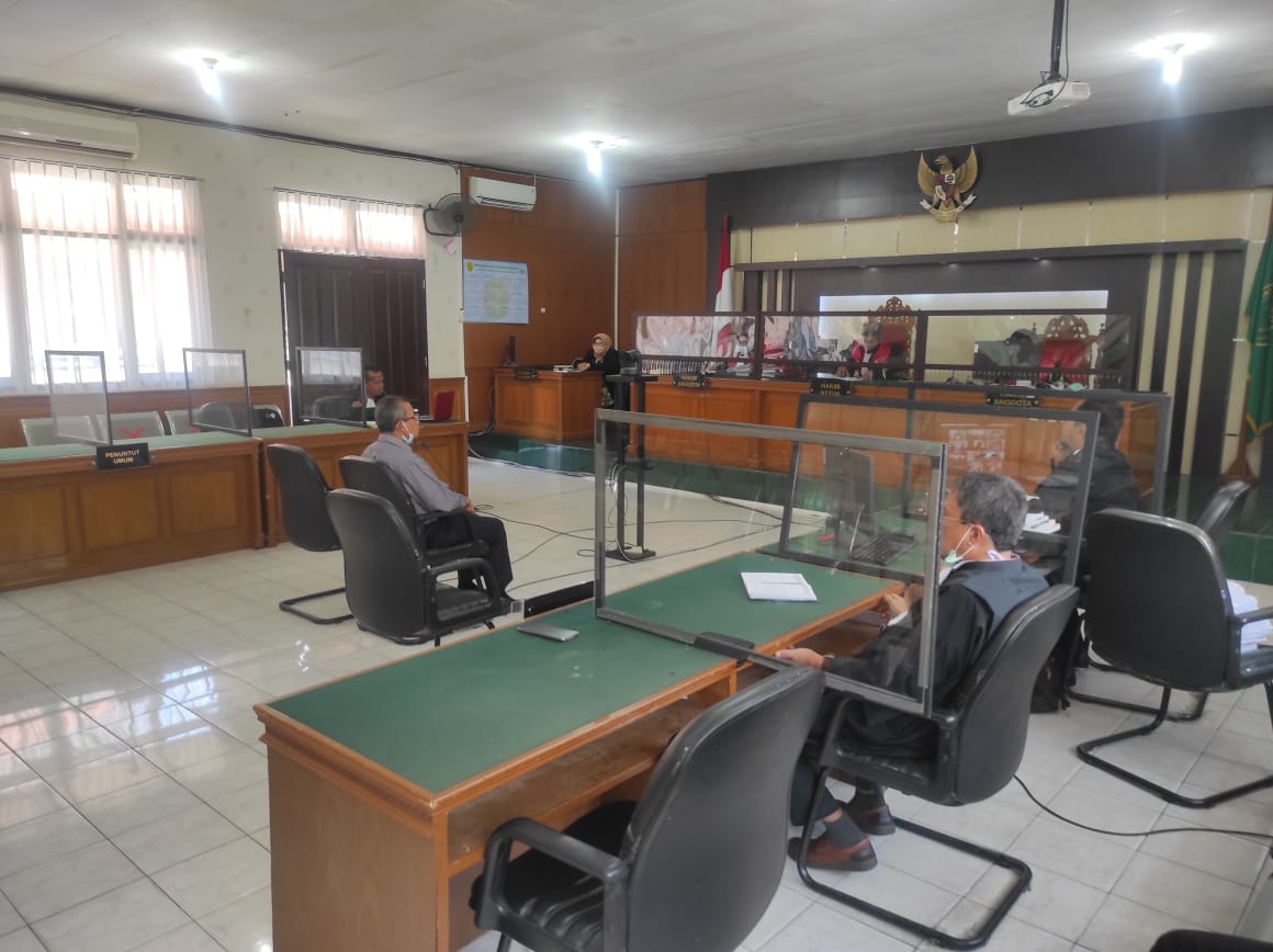 Mursini hadir sebagai saksi dalam sidang Tipikor di Pengadilan Negeri Pekanbaru, Kamis (3/11/2020).(MHD AKHWAN/RIAUPOS.CO)