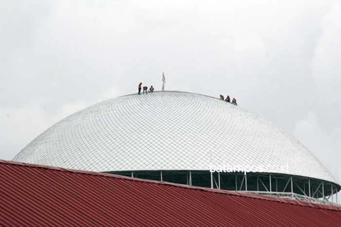 Pembangunan Masjid Sultan Mahmud Riayat Syah atau Masjid Agung Batam II di Batuaji, Batam sudah mencapai 71 persen, akan menjadi masjid berkubah bentang terbesar di Indonesia. (Batampos.co.id)